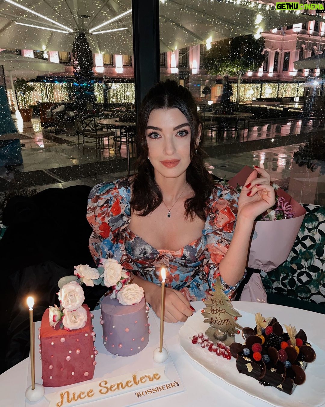 Aslıhan Güner - 319.1K Likes - 🎂✨💕
Hoş geldin yeni yaşım.. 🙏🏻