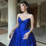Aslıhan Güner Instagram – Heyecan ve mutlulukla dolu bir geceden..💙
Vee tüm gün yanımdan bir an bile ayrılmayan canım canım ekip 🫶🏻
Makyaj: @serhatsenn 
Saç: @batuhangelisli 
Ve @katicoban 
Ve @itsardagurdal 
💙💙💙💙💙💙 Four Seasons Hotel Istanbul at the Bosphorus