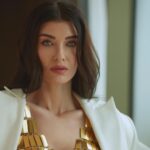 Aslıhan Güner Instagram – Aslıhan Güner: Güçlü, Güzel ve Cool ✨ 
“Değişip dönüşebildiğim her rol beni özgürleştiriyor ve nefes almamı sağlıyor. Oyunculuğun kendisi benim tutkum, mutluluğum en güçlü yönüm…” diyen Aslıhan, sorularımızı tüm samimiyetiyle yanıtlayarak iç dünyasına yolculuk etmemizi sağladı. Aklına ve hayata olan bakış açısına hayran kalmamak mümkün değil. Başarılı oyuncu Aslıhan Güner ile çok keyifli bir kapak çekimi gerçekleştirdik. 
🦋🌸 @aslihanguner @gardiropmagazin #gardiropcover #gardiropmagazin
 
Yeni sayımız tüm dijital platformlarda ✨ 
 
#aslihanguner
Yayınlar Direktörü: @gulay_ozdemir 
Fotoğraflar: @serhathayri
Video: @unalavcii
Moda ve Güzellik Direktörü: @caglakucukdereli
Styling: @dorukkakiz
Saç: @batuhangelisli
Makyaj: @dilannnsen
Kurumsal İletişim: @mine.gunduz
Dijital İletişim: @yoncayalki
Styling Asistan: @beyz.kd
Prodüksiyon: @nutekstudio
Mekan: @eliteworldgrandkucukyali
Teşekkürler @abdullahbulutmanagement @basakgunesberk