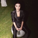 Aslıhan Güner Instagram – Öyle ki;bazen gerçeklerle,rüyalar birbirine karışır…🌪
Dün gibi mesela..
@komutan.filmi #gala 🎬
