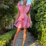 Aslıhan Güner Instagram – Çiçek gibi bir akşam 💫
Elbise: @maison.ju 🌸
Saç-makyaj-styling : Ben 🌸☺️ Çeşme Alaçatı