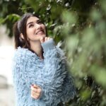 Aslıhan Güner Instagram – 💙
Rainy, but sun shining in my heart everyday..✨