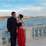 Aslıhan Güner Instagram – 12. Yılımız bugün..🎊
Ruhumun ikizi.. Canmânâ’m.. 
Her güne mutlu uyanma sebebim.. ♥️🙏🏻
Not:Yıllaaar önce söylediğim gibi
“en yakın arkadaşınızla evlenin!”☺️