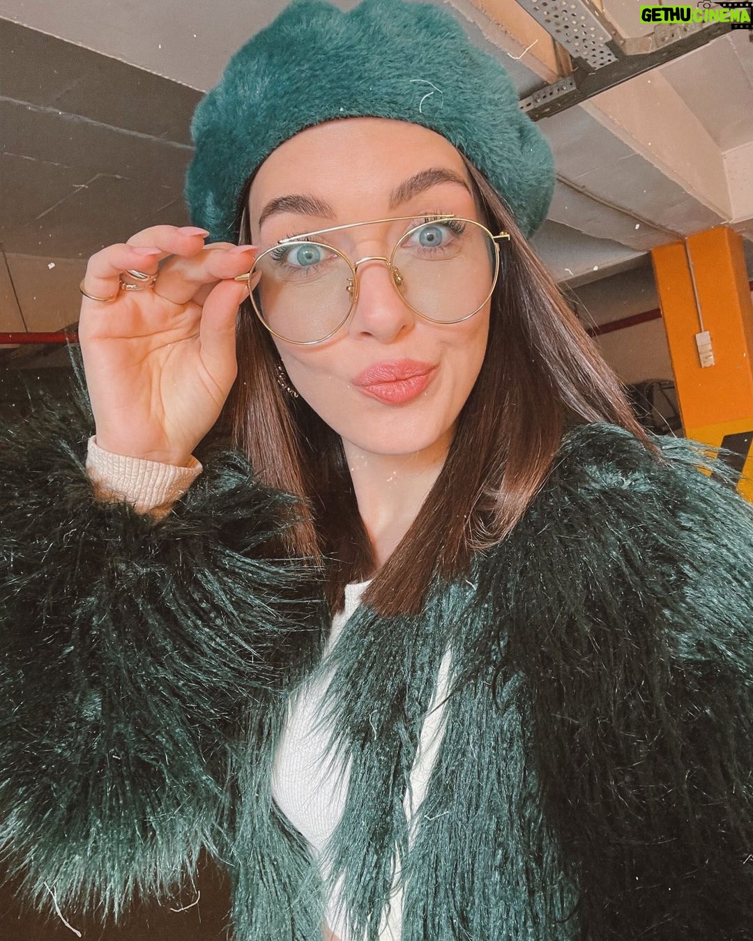 Aslıhan Güner Instagram - 🍀 Güzel bir şeyler mi? -Hı hım.. ✨