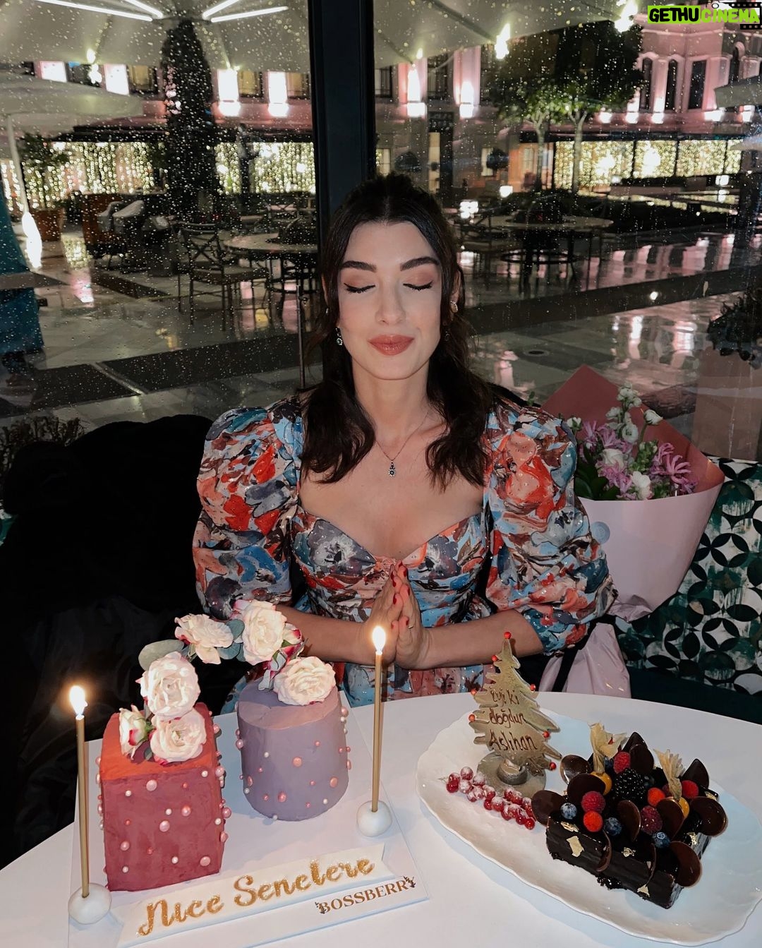 Aslıhan Güner - 319.1K Likes - 🎂✨💕
Hoş geldin yeni yaşım.. 🙏🏻