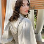 Aslıhan Güner Instagram - Ruhumun dönemi eski.. 🍂 ______________ Makyaj @gamzeteq 🤎 Saç @huseyinpolatofficial 🍂 Vintage Gömlek @hello.donne 🤎 Styling : 🙋🏻‍♀️