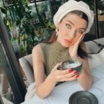 Aslıhan Güner Instagram - 👩🏻‍🎨 Bi baksana? -Hım?