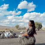 Aslıhan Güner Instagram – Tam şu an..🍀😄🤟🏻
Kars..⛰
Tatlış Kazlarım.. 🦆
 Ve ben ♥️
📷 : @gulaytekeli 💕 Kars, Turkey