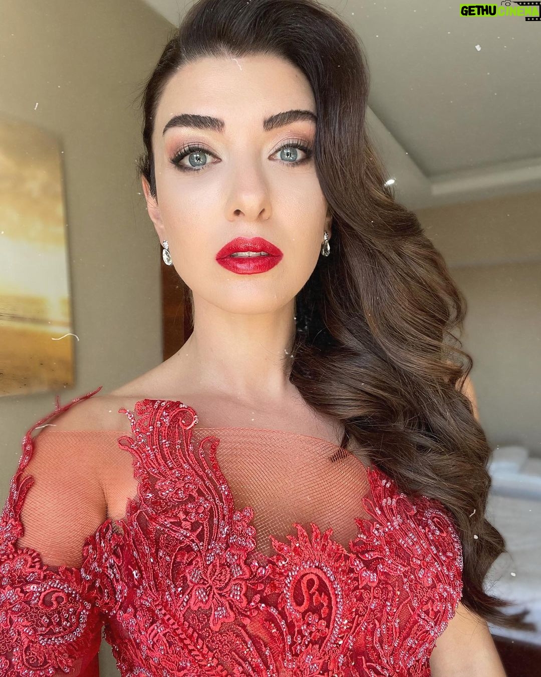 Aslıhan Güner - 365.1K Likes - 💃🏻✨
Biraz ışıltı,çok teşekkür! 🎉🤟🏻