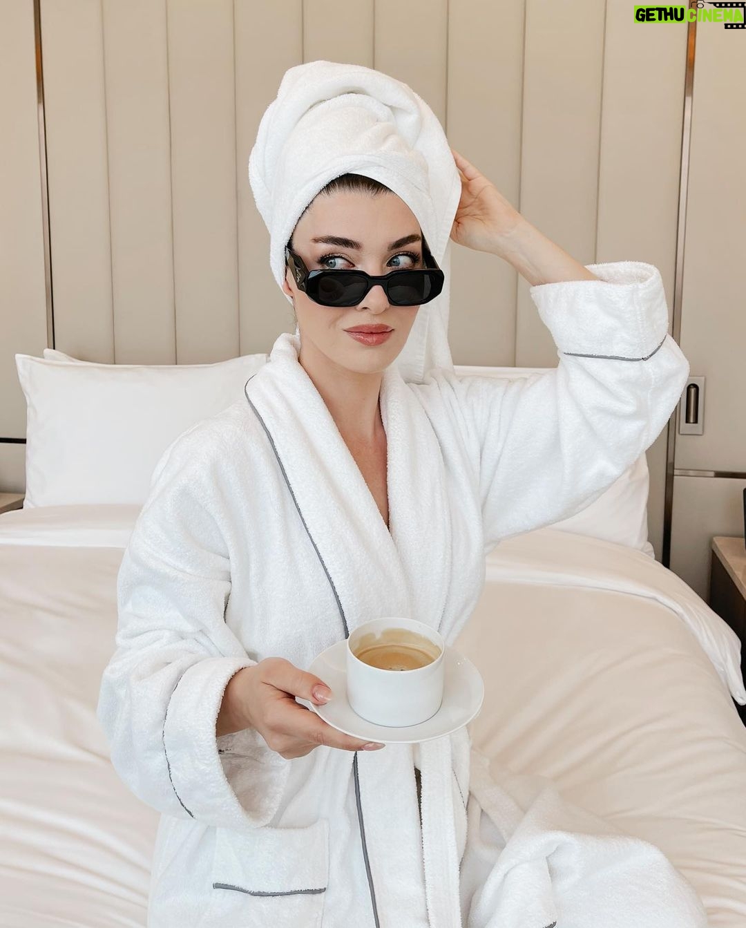 Aslıhan Güner Instagram - 🧖🏻♀️☕️ Günaydın.. 🤍 Bi kahve?