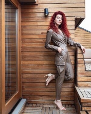 Aslıhan Güner Instagram - 💫
Fotoğraf: @cemtalu 
Makyaj: @alevkaya 
Saç: @mutluahmet.sinan 
Styling: @yukselozgur