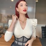 Aslıhan Güner Instagram - 💋 Küçük bir yılbaşı sürprizimiz var da..🎊 Styling @yukselozgur ♥️ Make up @serhatsenn 💋 Hair @nesriincann 🔥