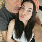 Aslıhan Güner Instagram - Şuraya evliliklerinin 10. Yılını kutlayan birilerini bırakalım.. 🥂✨♥️ 10 mutlu yıl seninle sevgilim.. @mertkilic76 Bin şükürle.. 🧿 #09.06.2013 #happyanniversary