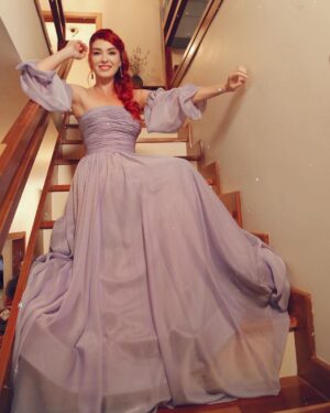 Aslıhan Güner Instagram - ✨🧜🏻‍♀️✨
Bu Yıldız’ımın masalı.. 🔮
___________________________________
Elbise: @cansususamcouture 💜
