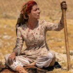Aslıhan Güner Instagram - @komutan.filmi Züleyha.. 🥀 Benim kalbimi en acıtan,acımı en iyi yansıtabildiğim karakter oldun. Olmasaydın nasıl akıtırdım acımı toprağa? “İyi ki geçiyorsun zaman… Ya acının derinime işlediği bir anda donsaydın.” Mevlana Celaleddin Rumi