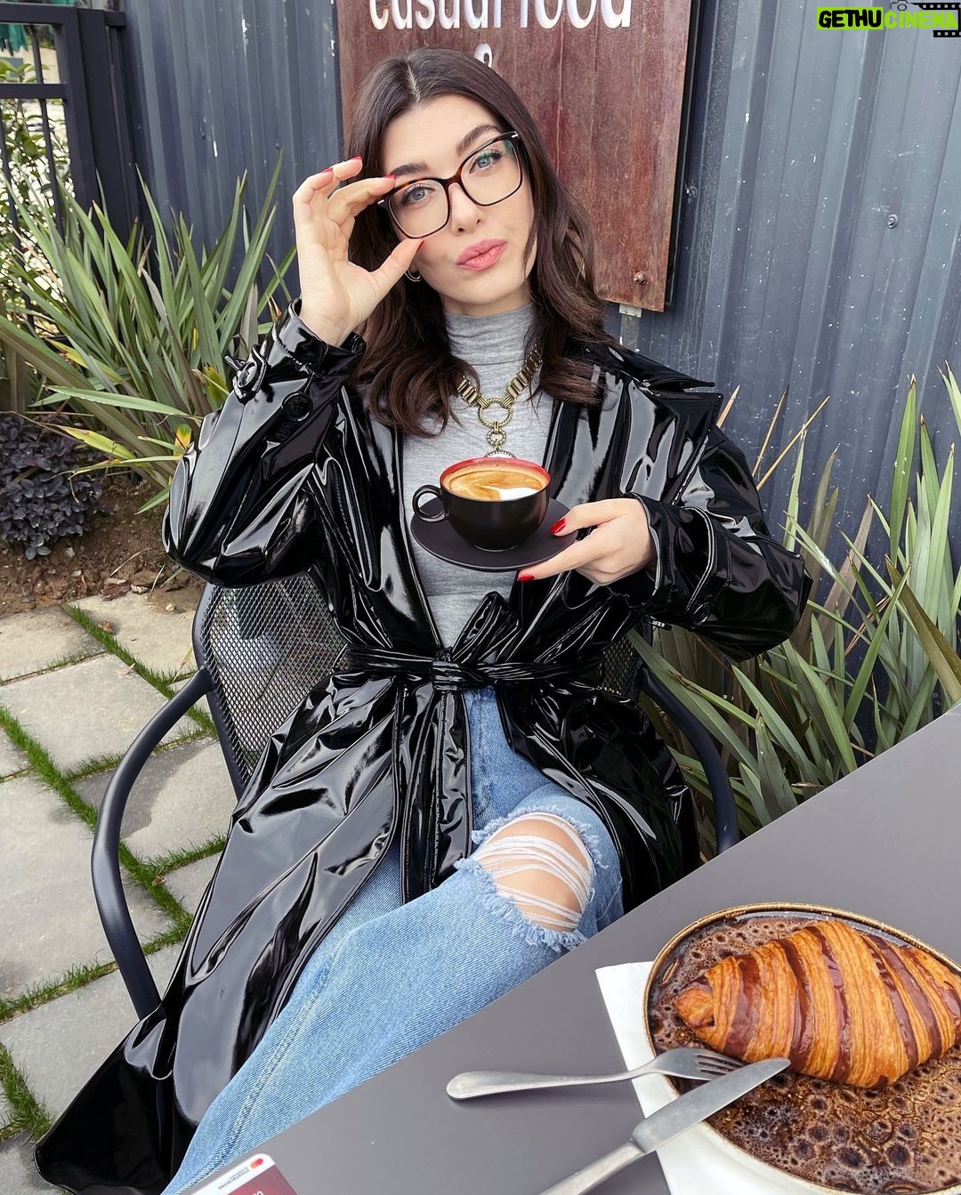 Aslıhan Güner Instagram - Her şey “net”.. 🤓 🖤☕️✔️