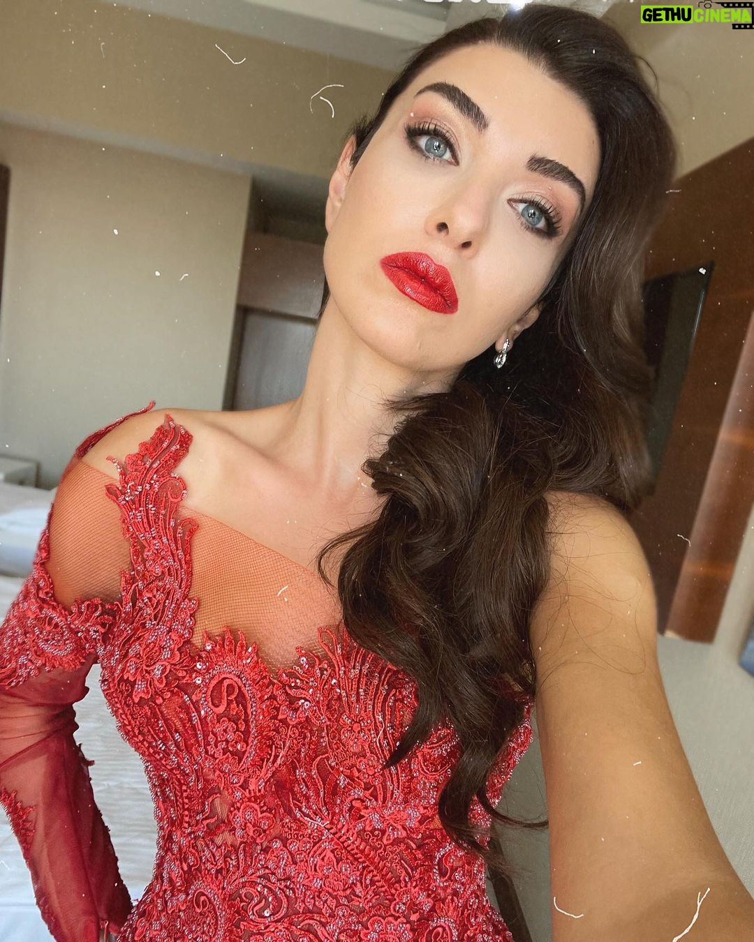 Aslıhan Güner - 365.1K Likes - 💃🏻✨
Biraz ışıltı,çok teşekkür! 🎉🤟🏻