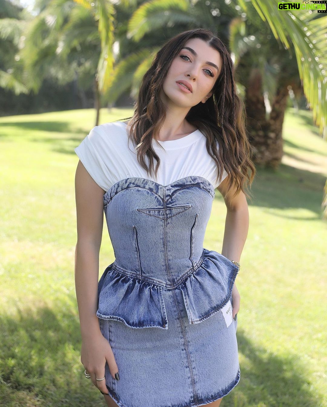 Aslıhan Güner - 406.6K Likes - Günaydın..🦋
@caddemilliyet röportajımızdan kareler..🎉
Emeği geçen herkese teşekkürlerimle.. 🙏🏻
Röportaj @senemaydinn
Fotoğraf @ozanguzelce
Makyaj @pelinpehlivanogluu
Saç @burakilerii
Ve @katicoban
🙏🏻💕🍀