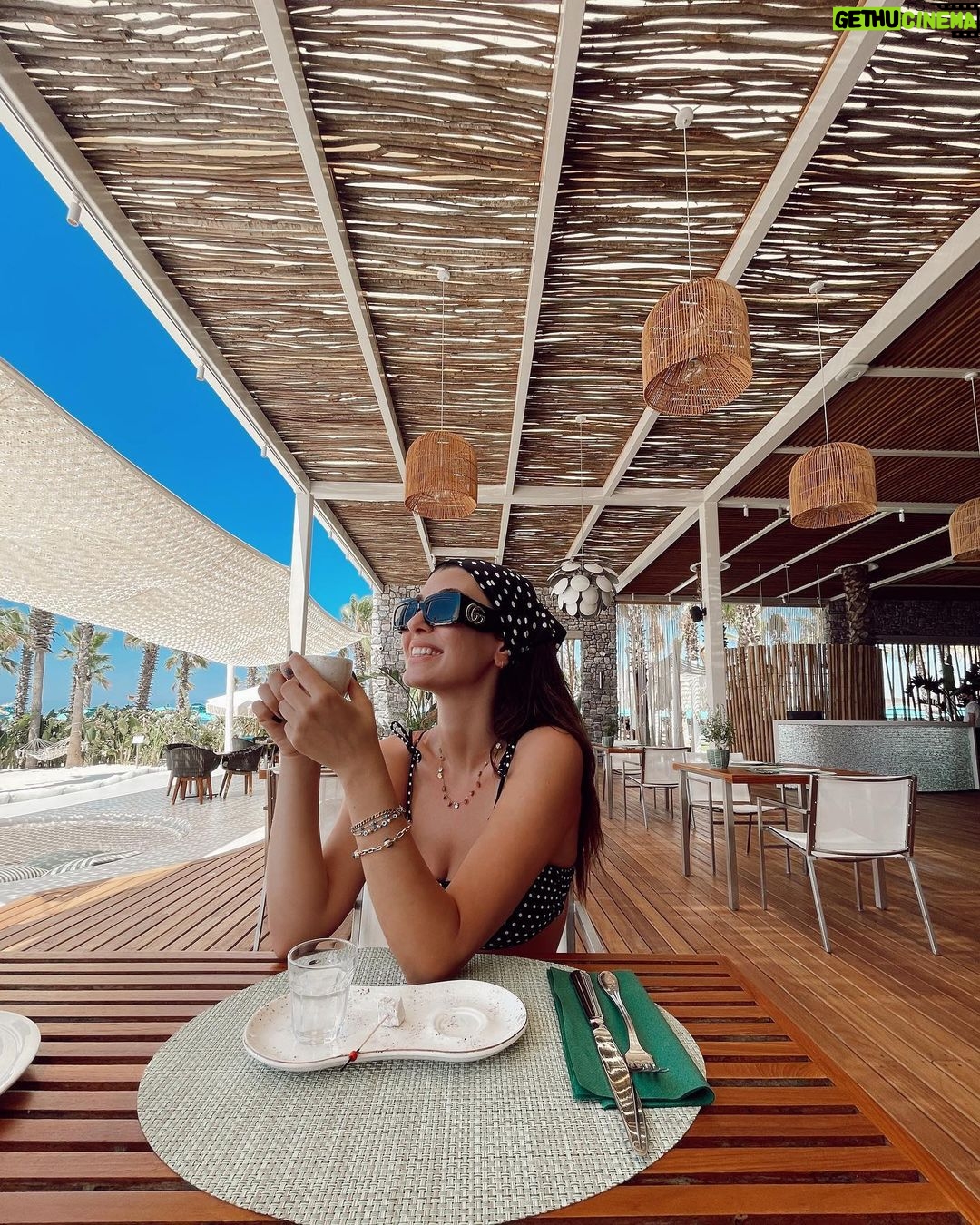 Aslıhan Güner Instagram - Mutlu yaz hikayem..🌿☀️💦 Detaylar.. 👌🏻 Kahvem.. ☕️Ve ben.. 💋 Antalya, Turkey