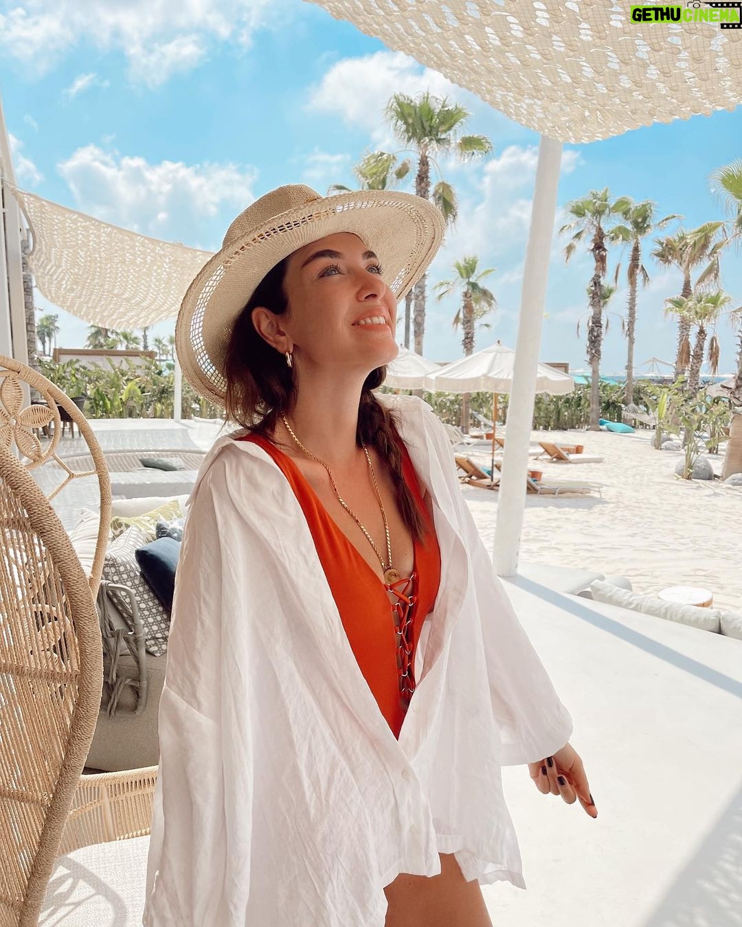Aslıhan Güner Instagram - Mutlu yaz hikayem..🌿☀️💦 Detaylar.. 👌🏻 Kahvem.. ☕️Ve ben.. 💋 Antalya, Turkey
