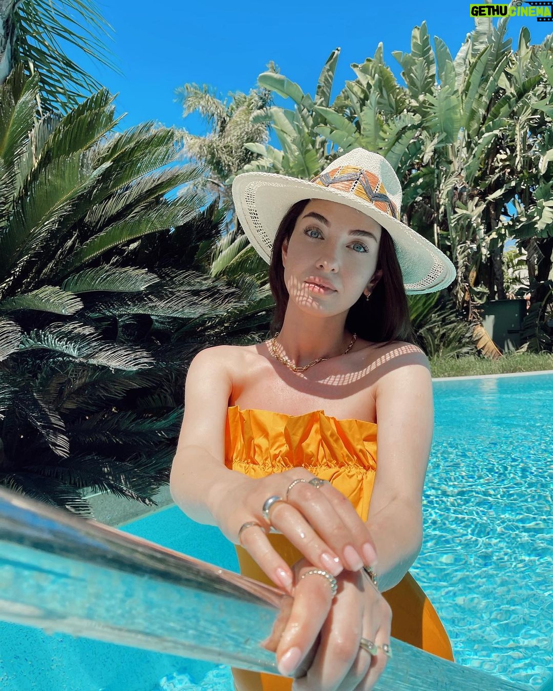 Aslıhan Güner - 396.5K Likes - ☀️💦🏝