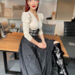 Aslıhan Güner Instagram - 💋 Küçük bir yılbaşı sürprizimiz var da..🎊 Styling @yukselozgur ♥️ Make up @serhatsenn 💋 Hair @nesriincann 🔥