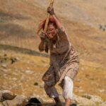 Aslıhan Güner Instagram - @komutan.filmi Züleyha.. 🥀 Benim kalbimi en acıtan,acımı en iyi yansıtabildiğim karakter oldun. Olmasaydın nasıl akıtırdım acımı toprağa? “İyi ki geçiyorsun zaman… Ya acının derinime işlediği bir anda donsaydın.” Mevlana Celaleddin Rumi