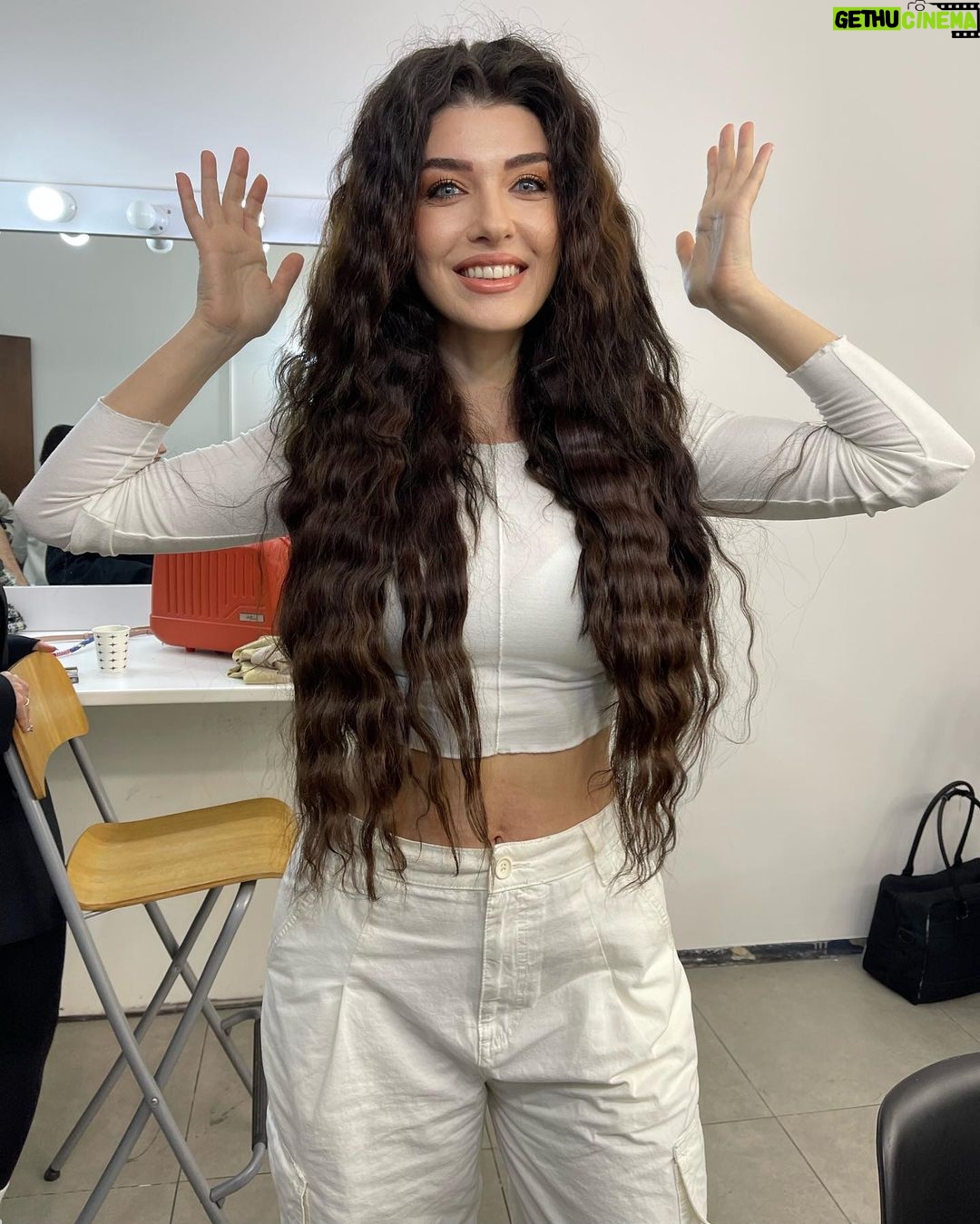 Aslıhan Güner Instagram - 🏜️🐫 #shootingday #backstage💥