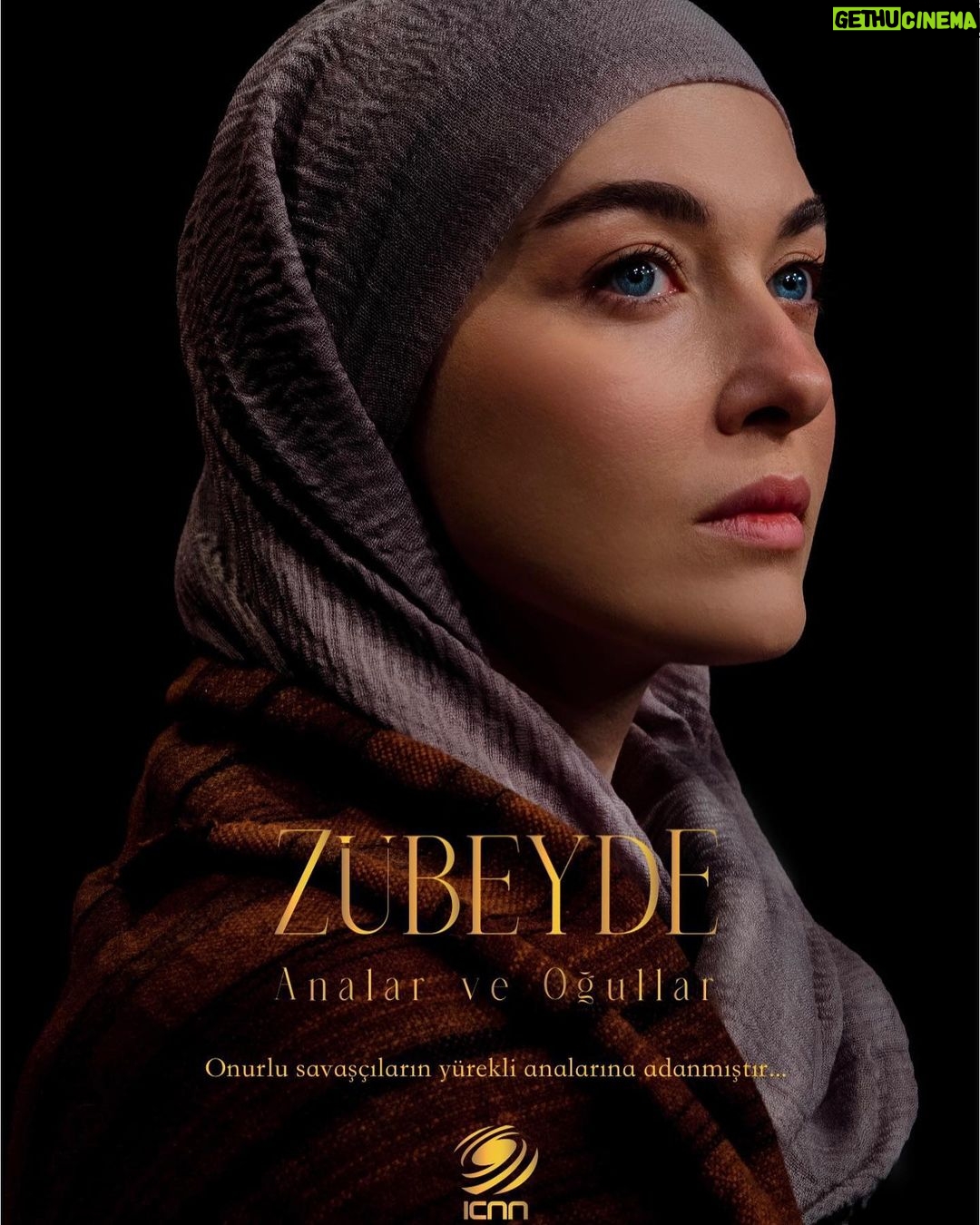 Aslıhan Güner Instagram - “ ZÜBEYDE “ filmimizin ilk afişi sizlerle.. 🙏🏻 “Bir anne dünyayı değiştirebilir” sözünü yaşamıyla ve çocuğuyla kanıtlayan ve tarihe yazan Zübeyde hanımefendi… Ulu önder Mustafa Kemal Atatürk’ün biricik annesi.. Büyük bir gurur ve heyecanla..🙏🏻 ♥️ @zubeydefilmi @icnnmedia #zübeydeanalarveoğullar