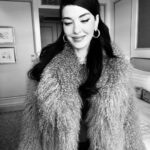 Aslıhan Güner Instagram – 📸🌪️✨
Biraz da #backstage 
@magdergi 🥂