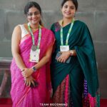 Aswathy Sreekanth Instagram - അച്ഛപ്പം കഥകളുടെ ഗായത്രി, അച്ഛന്റെ ഗായത്രി ! നർമവും നോവും പാകത്തിൽ ചേർത്ത് ഗായത്രി എഴുതിയ കഥകളെക്കുറിച്ച് ഇന്നലെ കെ എൽ എഫ് വേദിയിൽ സംസാരിച്ചു. പോകാനിരിക്കുന്ന യാത്രകളെ കുറിച്ചും വരാനിരിക്കുന്ന പുസ്തകത്തെ കുറിച്ചും സംസാരിച്ചു. ഒരു മണിക്കൂർ എത്ര വേഗമാണ് പോയത് ! പെണ്ണുങ്ങളുടെ കഥ പറയുന്ന ‘കാളി’ പ്രകാശിപ്പിച്ചത് ഗായത്രിയാണ്. അതുമൊരു യൂണിവേഴ്സൽ സെലക്ഷൻ ആവണം. ❤️ ഇന്നലെ വേദിയിൽ പറഞ്ഞത് പോലെ സഹയാത്രിക എന്ന തോന്നലാണ് എപ്പോഴും, അങ്ങനെ ആയിരിക്കട്ടെ... ആശംസകൾ, പുസ്തകങ്ങൾക്കും യാത്രകൾക്കും സൗഹൃദത്തിനും 🥰