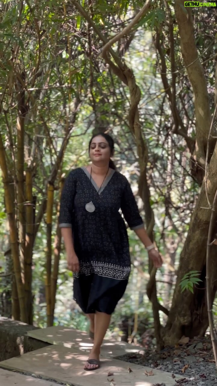 Aswathy Sreekanth Instagram - “അവർ കാട്ടിലേക്ക് എന്നതിനേക്കാൾ അവരിലേക്ക് അപ്പോൾ കാട് കയറിത്തുടങ്ങിയിരുന്നു- കാളി”