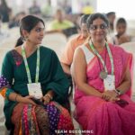 Aswathy Sreekanth Instagram - അച്ഛപ്പം കഥകളുടെ ഗായത്രി, അച്ഛന്റെ ഗായത്രി ! നർമവും നോവും പാകത്തിൽ ചേർത്ത് ഗായത്രി എഴുതിയ കഥകളെക്കുറിച്ച് ഇന്നലെ കെ എൽ എഫ് വേദിയിൽ സംസാരിച്ചു. പോകാനിരിക്കുന്ന യാത്രകളെ കുറിച്ചും വരാനിരിക്കുന്ന പുസ്തകത്തെ കുറിച്ചും സംസാരിച്ചു. ഒരു മണിക്കൂർ എത്ര വേഗമാണ് പോയത് ! പെണ്ണുങ്ങളുടെ കഥ പറയുന്ന ‘കാളി’ പ്രകാശിപ്പിച്ചത് ഗായത്രിയാണ്. അതുമൊരു യൂണിവേഴ്സൽ സെലക്ഷൻ ആവണം. ❤️ ഇന്നലെ വേദിയിൽ പറഞ്ഞത് പോലെ സഹയാത്രിക എന്ന തോന്നലാണ് എപ്പോഴും, അങ്ങനെ ആയിരിക്കട്ടെ... ആശംസകൾ, പുസ്തകങ്ങൾക്കും യാത്രകൾക്കും സൗഹൃദത്തിനും 🥰