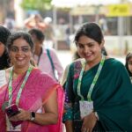 Aswathy Sreekanth Instagram - അച്ഛപ്പം കഥകളുടെ ഗായത്രി, അച്ഛന്റെ ഗായത്രി ! നർമവും നോവും പാകത്തിൽ ചേർത്ത് ഗായത്രി എഴുതിയ കഥകളെക്കുറിച്ച് ഇന്നലെ കെ എൽ എഫ് വേദിയിൽ സംസാരിച്ചു. പോകാനിരിക്കുന്ന യാത്രകളെ കുറിച്ചും വരാനിരിക്കുന്ന പുസ്തകത്തെ കുറിച്ചും സംസാരിച്ചു. ഒരു മണിക്കൂർ എത്ര വേഗമാണ് പോയത് ! പെണ്ണുങ്ങളുടെ കഥ പറയുന്ന ‘കാളി’ പ്രകാശിപ്പിച്ചത് ഗായത്രിയാണ്. അതുമൊരു യൂണിവേഴ്സൽ സെലക്ഷൻ ആവണം. ❤️ ഇന്നലെ വേദിയിൽ പറഞ്ഞത് പോലെ സഹയാത്രിക എന്ന തോന്നലാണ് എപ്പോഴും, അങ്ങനെ ആയിരിക്കട്ടെ... ആശംസകൾ, പുസ്തകങ്ങൾക്കും യാത്രകൾക്കും സൗഹൃദത്തിനും 🥰
