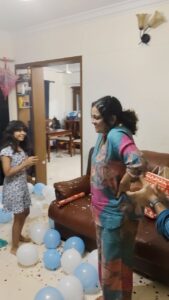 Aswathy Sreekanth Instagram - കിളി പാറിച്ച ഒരു ബർത്ത് ഡേ സർപ്രൈസ് 😁🥰🥰🥰 Thank you so much my dear ones - you all mean this world to me 🥰 @shruthi_rajanikanth @shaha_raihu @adhibhadra_ @10_among_bbmen @arjunsomasekhar @sowbhagyavenkitesh @amal_rajdev @iamtessajoseph @sadhikasureshmenon @abbad_ram_mohan @rafidq @styledbysavu @sincy_anil and thank for the intelligent coordination behind my dear @unaiseadivadu 🥰