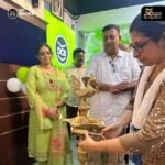 Aswathy Sreekanth Instagram - തൃപ്പൂണിത്തുറ കെ മാളില്‍ ആരംഭിച്ച ഡി സി ബുക്‌സിന്റെ പുതിയ പുസ്തകശാല എഴുത്തുകാരന്‍ ഇ പി ശ്രീകുമാര്‍ ഉദ്ഘാടനം ചെയ്തു. എഴുത്തുകാരിയും അഭിനേത്രിയുമായ അശ്വതി ശ്രീകാന്ത് ആദ്യ വില്‍പ്പന നിര്‍വ്വഹിച്ചു. ഉദ്ഘാടനത്തോടനുബന്ധിച്ച് മാര്‍ച്ച് 4 മുതല്‍ 25 വരെ സ്‌പെഷ്യല്‍ ഓഫറുകളാണ് ഇവിടെ ഒരുക്കിയിരിക്കുന്നത്. എല്ലാ അക്ഷരസ്‌നേഹികള്‍ക്കും ഹൃദ്യമായ സ്വാഗതം... #dcbooks #bookshop #bookstore #grandopening #tripunithura #epsreekumar #aswathysreekanth Kalarikkans K-Mall