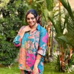 Aswathy Sreekanth Instagram - ഞാൻ ഇടയ്ക്ക് ഓർക്കാറുണ്ട്, ഇന്നത്തെ ഞാൻ ആ പഴയ പതിനഞ്ചു വയസ്സുള്ള പെൺകുട്ടിയെ കണ്ടാൽ എന്തൊക്കെയാവും പറയുക എന്ന് !! Will share that here tomorrow ❤️