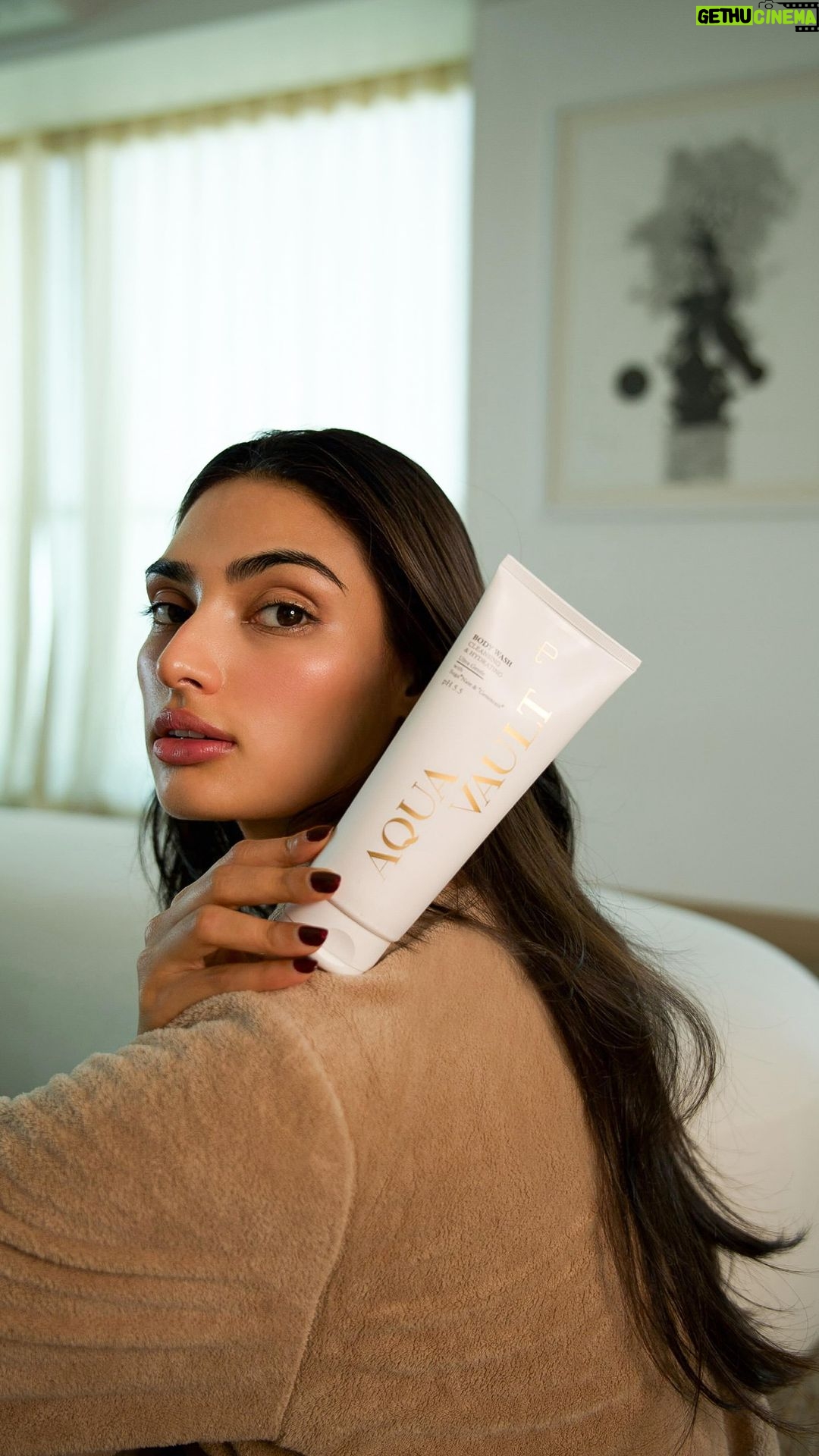 Athiya Shetty Instagram - After a taxing day, I find solace in @personaltouchskincare’s Aquavault Duo! 💫 Let the gentle 5.5 pH-balanced Aqua Vault Body Wash wash away the strains, eliminating odour and leaving behind a delightful scent. Then, treat your body to the nourishing Aquavault Body Creme, brimming with vitamins and shea butter to replenish and hydrate tired skin. Say hello to soothing self-care and wave goodbye to stress! Grab yours only at www.skincarepersonaltouch.com #StressReliefEssentials #AquavaultBliss #RelaxwithPersonalTouchSkincare