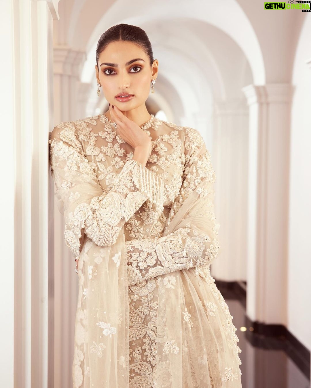 Athiya Shetty Instagram - Last night in Delhi for the iconic @seemagujraldesign ‘s new flagship store in The Dhan Mill, Chattarpur 🤍 Witnessing this stunning space that is a legacy of three decades, here’s to many more Outfit: @seemagujraldesign Styling: @rahulvijay1988 Photographer: @karishmabediphotography Make up: @Nishisingh_muah Hair: @kunjsharma_hair #SeemaGujral #chattarpur #Delhi #TheDhanMill