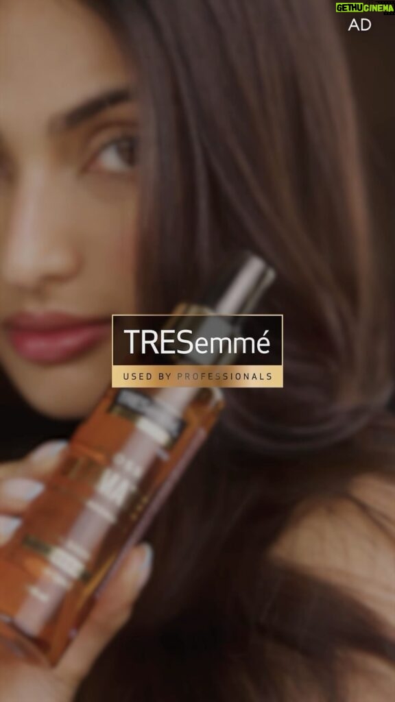 Athiya Shetty Instagram - Finally revealing the secret of my glossy hair, TRESemmè Gloss Ultimate serum! 💫 It leaves my hair super glossy & shiny, while also protecting it from heat damage!✨ Exclusive offers everywhere! Head on to the @tresemmeindia bio & shop now! #ad #TRESemme #TresemmeIndia #GlossUltimate #HairSerum #HeatProtect #HairStyling #HeatStyling #SalonSmoothHair #SalonAtHome #Haircare #ShinyHair #GlossyHair #HealthyHair #ProfessionalHairCare #HaircareCommunity #GoodHairDays #TresemmeHair #TresemmeHaircare #Tresemmepartner #sponsorship