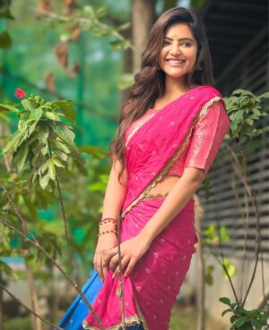 Athulya Ravi Instagram - அனைவருக்கும் இனிய தைத்திருநாள் பொங்கல் நல்வாழ்த்துகள்! 🎉😊 #happypongal #happysankranti ❤️❤️