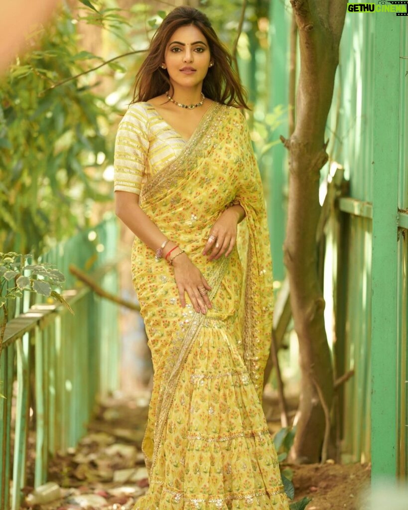Athulya Ravi Instagram - Radiating good vibes only 💛 #love #p #me #smile #picoftheday !! 👗 @gopivaiddesigns Stylist @manogna_gollapudi Clicked @camerasenthil M&H @arupre_makeup_artist