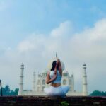 Athulya Ravi Instagram – Living in a screensaver 🤍 #sunshine #discoveringindia #inaweofnature #tajmahal #architecture 
PC @aum_yogini ❤️