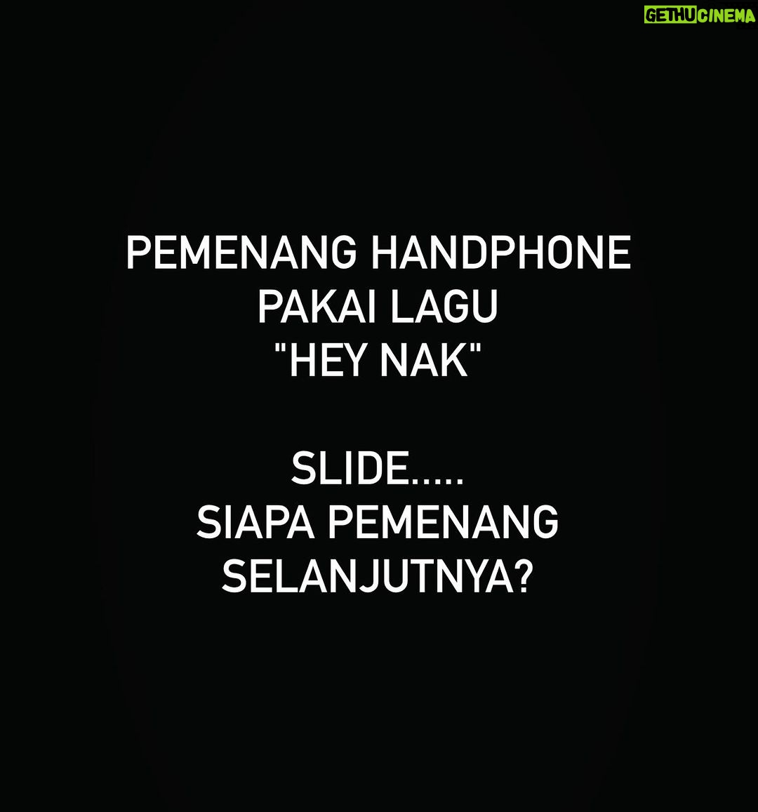 Atta Halilintar Instagram - Assalamualaikum semua! Terima kasih buat semua yang udah berpartisipasi buat ikutan challenge posting reels pake audio origilan lagu "HEY NAK", sekarang aku udah dapet satu orang yang beruntung buat dapetin satu smartphone hadiah dari @ameenaatta Selamat ya @neng_boneng30 Semoga bermanfaat hadiahnya... Buat yang yang belum dapet hadiah jangan kecil hati ya... masih ada smartphone lagi untuk minggu depan! Yuk ikutan challenge posting audio lagu "HEY NAK" di reels instagram kamu sekarang!