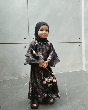 Atta Halilintar Instagram - Friday Blessss 🤲🏼 berkah selalu anak papa