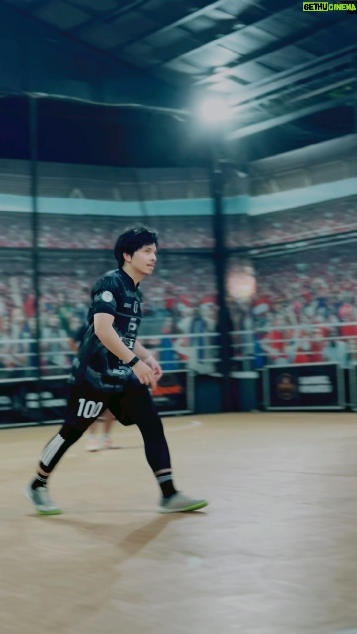 Atta Halilintar Instagram - addicted to this game 🖤⚽️