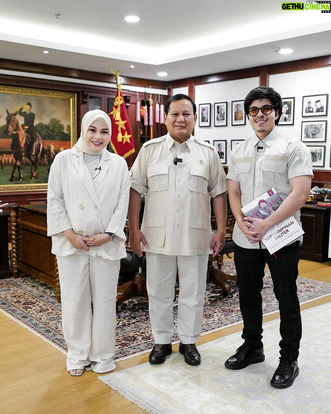 Atta Halilintar Instagram - Selamat Bapak @prabowo Anugrah pangkat istimewa Jendral TNI.. Jendral bintang 4 yang diberikan Bapak Presiden @jokowi Terus Membangun Negri pak Prabowo!