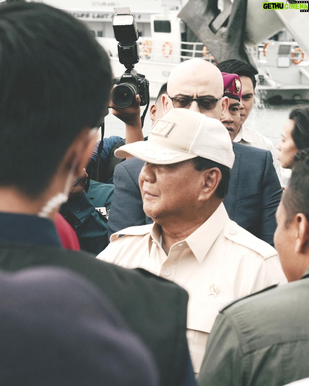 Atta Halilintar Instagram - Selamat Bapak @prabowo Anugrah pangkat istimewa Jendral TNI.. Jendral bintang 4 yang diberikan Bapak Presiden @jokowi Terus Membangun Negri pak Prabowo!