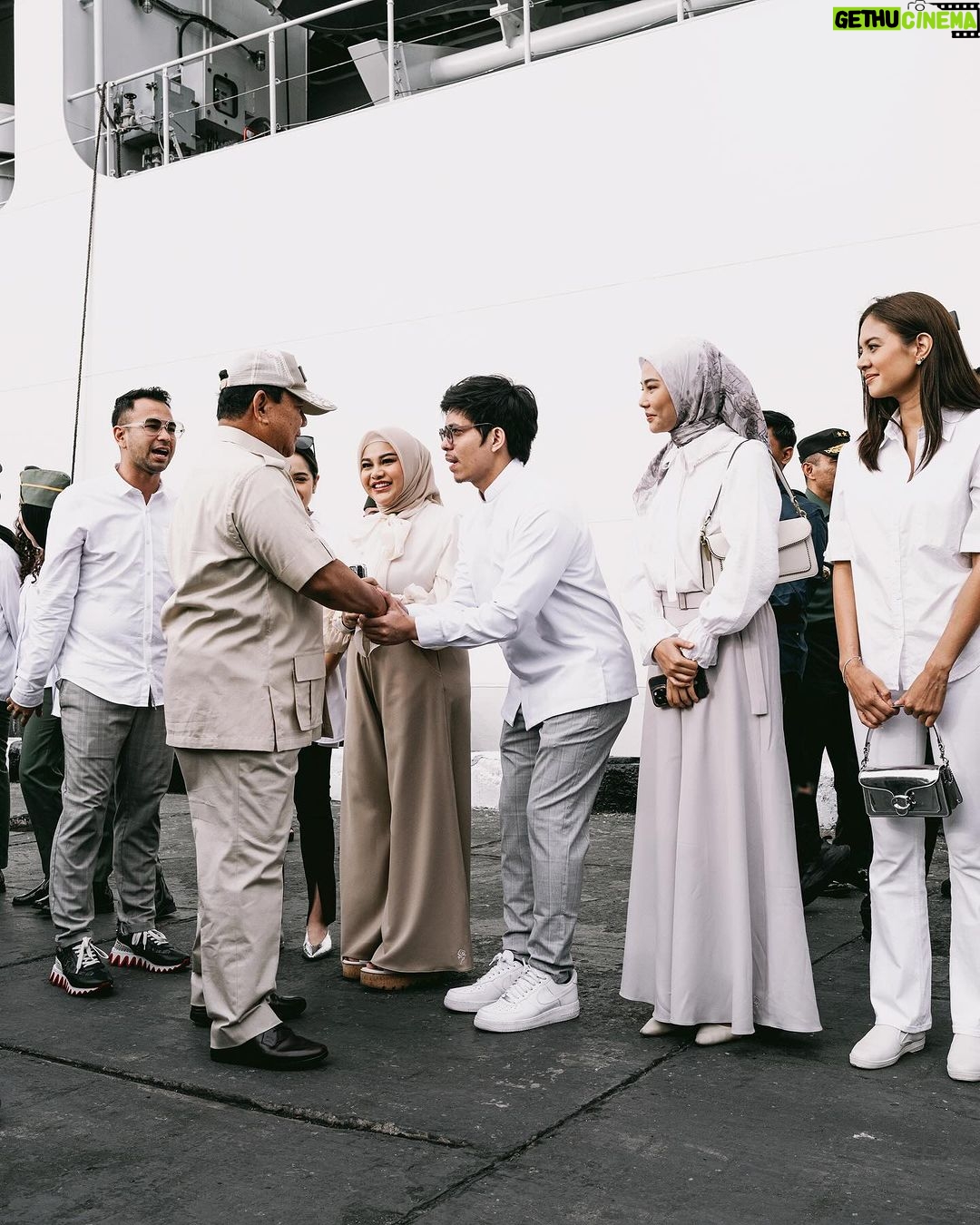 Atta Halilintar Instagram - Selamat Bapak @prabowo Anugrah pangkat istimewa Jendral TNI.. Jendral bintang 4 yang diberikan Bapak Presiden @jokowi Terus Membangun Negri pak Prabowo!
