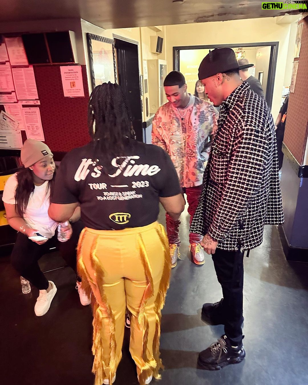 August Alsina Instagram - This is a Tasha Cobbs Lenoard & Kenny Lenoard STAN account! 😀 @tashacobbsleonard Always a joy to see you walking in love & purpose. Seeing you both on Mommy & Daddy duties in between breaks from the stage, Kenny & the lil man cheering mommy on from the audience as she SANGS the house down in between time.. then Kenny running to check on wife in between breaks. Just YES to the love & light that y’all possess bro. I love u forever❤️🩹